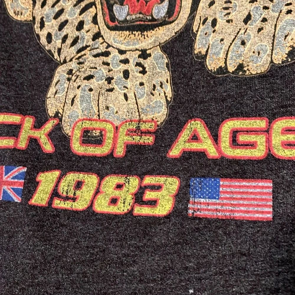 Def Leppard XL Sweatshirt - Picture 3 of 16